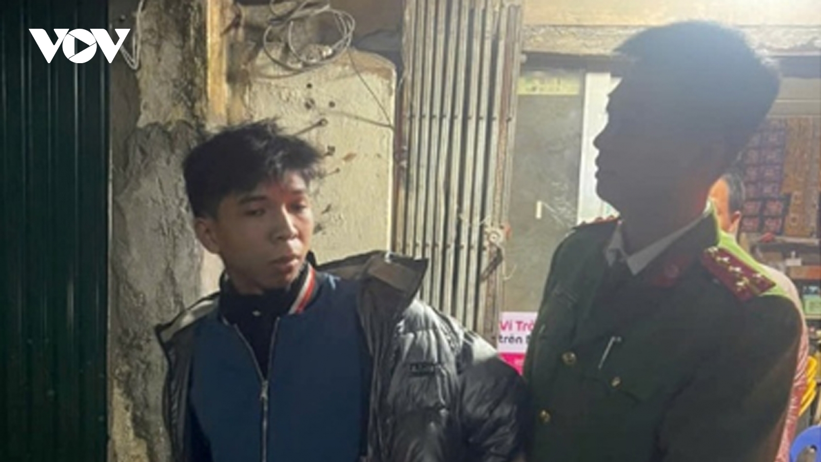 Bắt kẻ cướp giật điện thoại của người phụ nữ ở Hà Nội