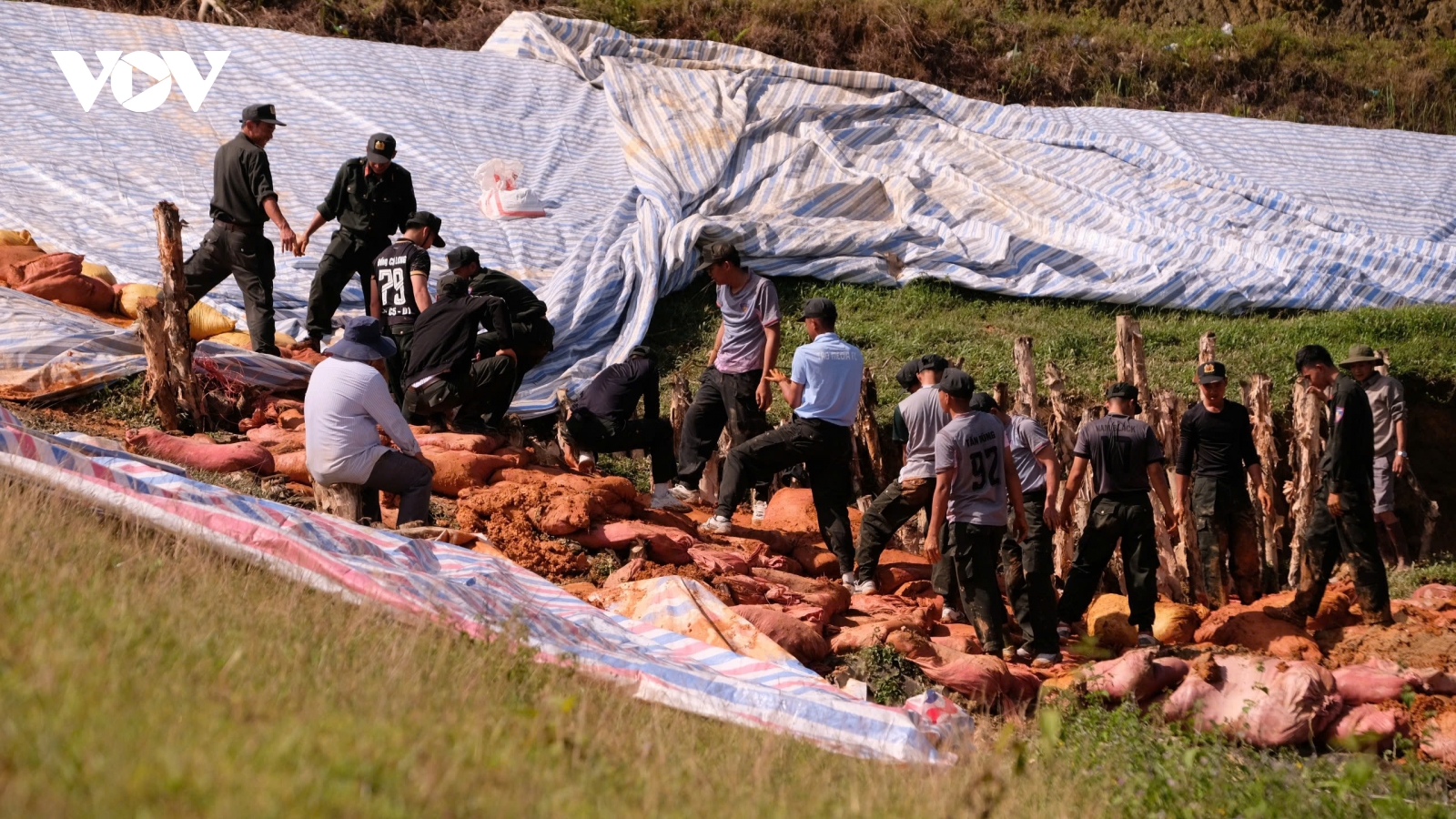 Lâm Đồng: Vừa cứu đập hồ Cay An, vừa đảm bảo đời sống người dân phải di dời