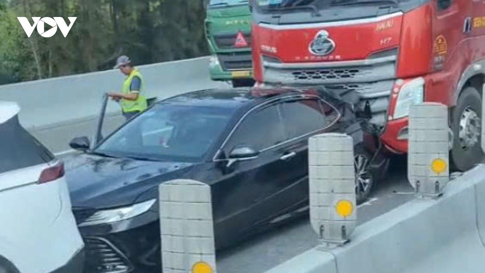 Va chạm liên hoàn 6 ô tô khiến cao tốc TP.HCM – Trung Lương ùn ứ kéo dài