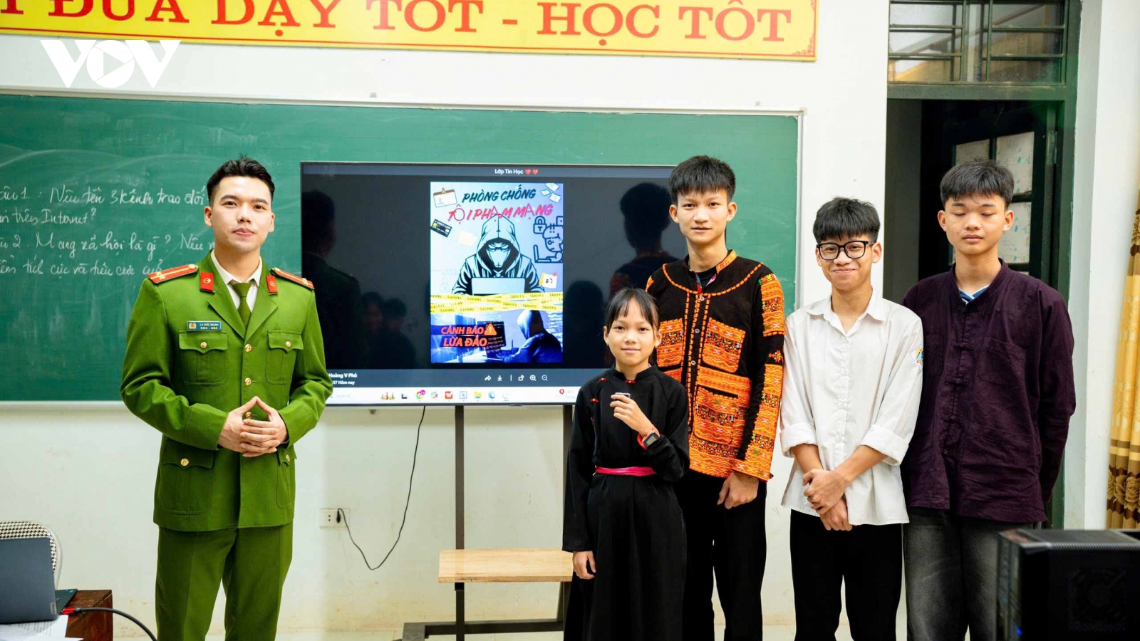 Lớp học "hành trang số" cho trẻ vùng cao ở Sơn Động, Bắc Ninh