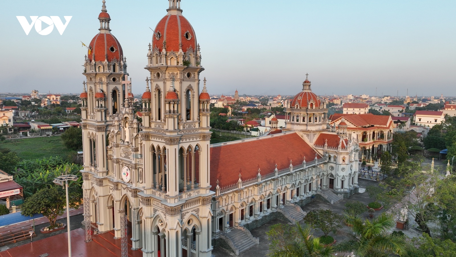 Thăm nhà thờ Lác Môn - giáo xứ cổ nhất Bắc Bộ có hài cốt 2 thế kỷ từng gây xôn xao