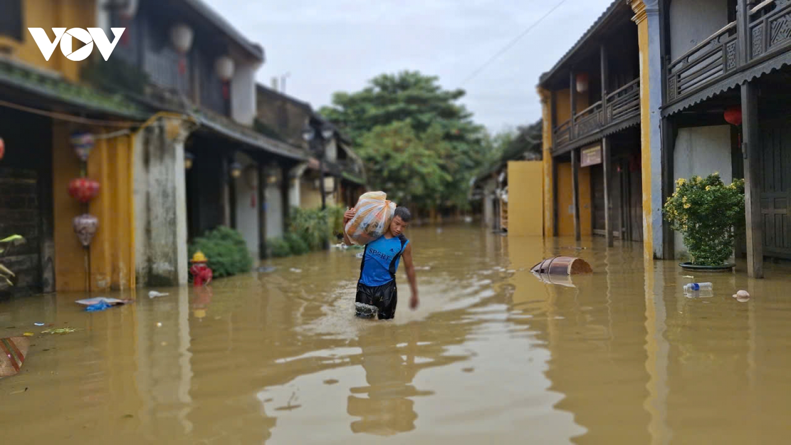 Hội An lũ chồng lũ, người dân khổ sở chạy lũ lần 2