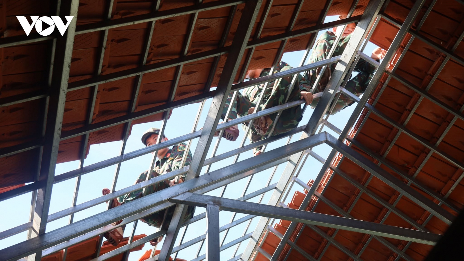 Quảng Ngãi gấp rút khắc phục hậu quả bão số 13 và lốc xoáy