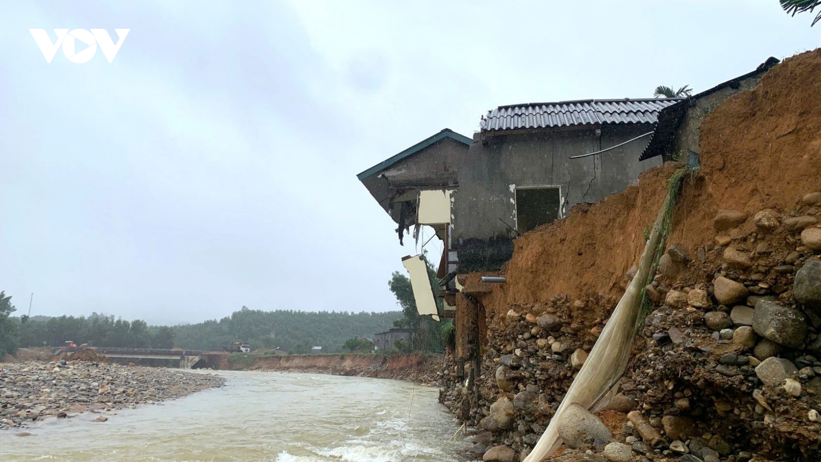 TP Huế: Khe Tre oằn mình trong lũ, nỗi lo sạt lở chưa dứt