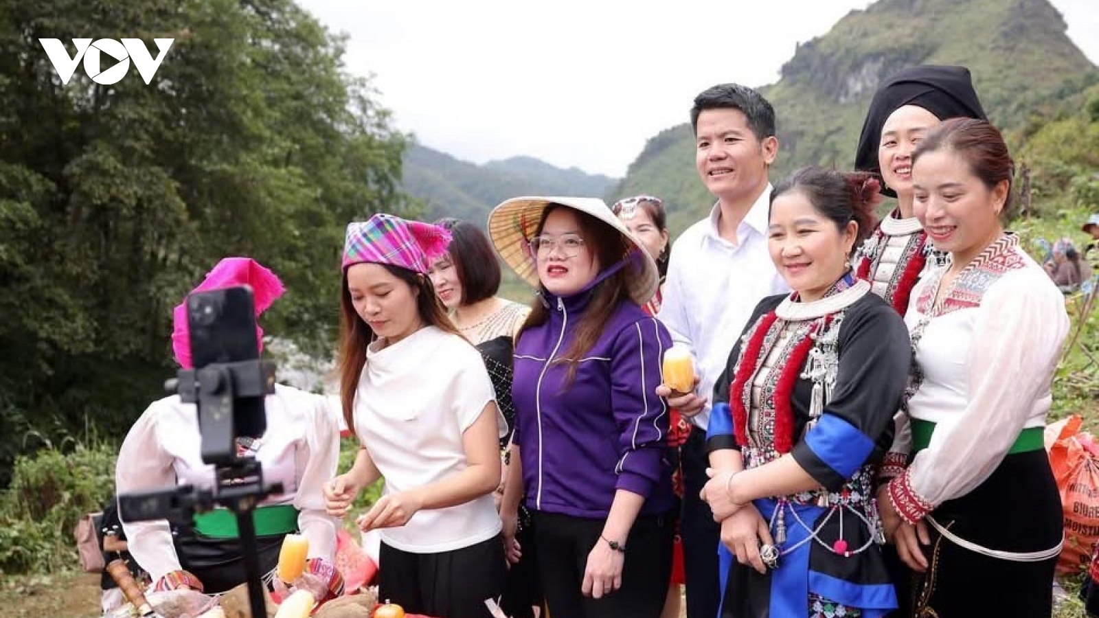 Phụ nữ vùng cao Lai Châu làm chủ kinh tế nhờ thương mại điện tử