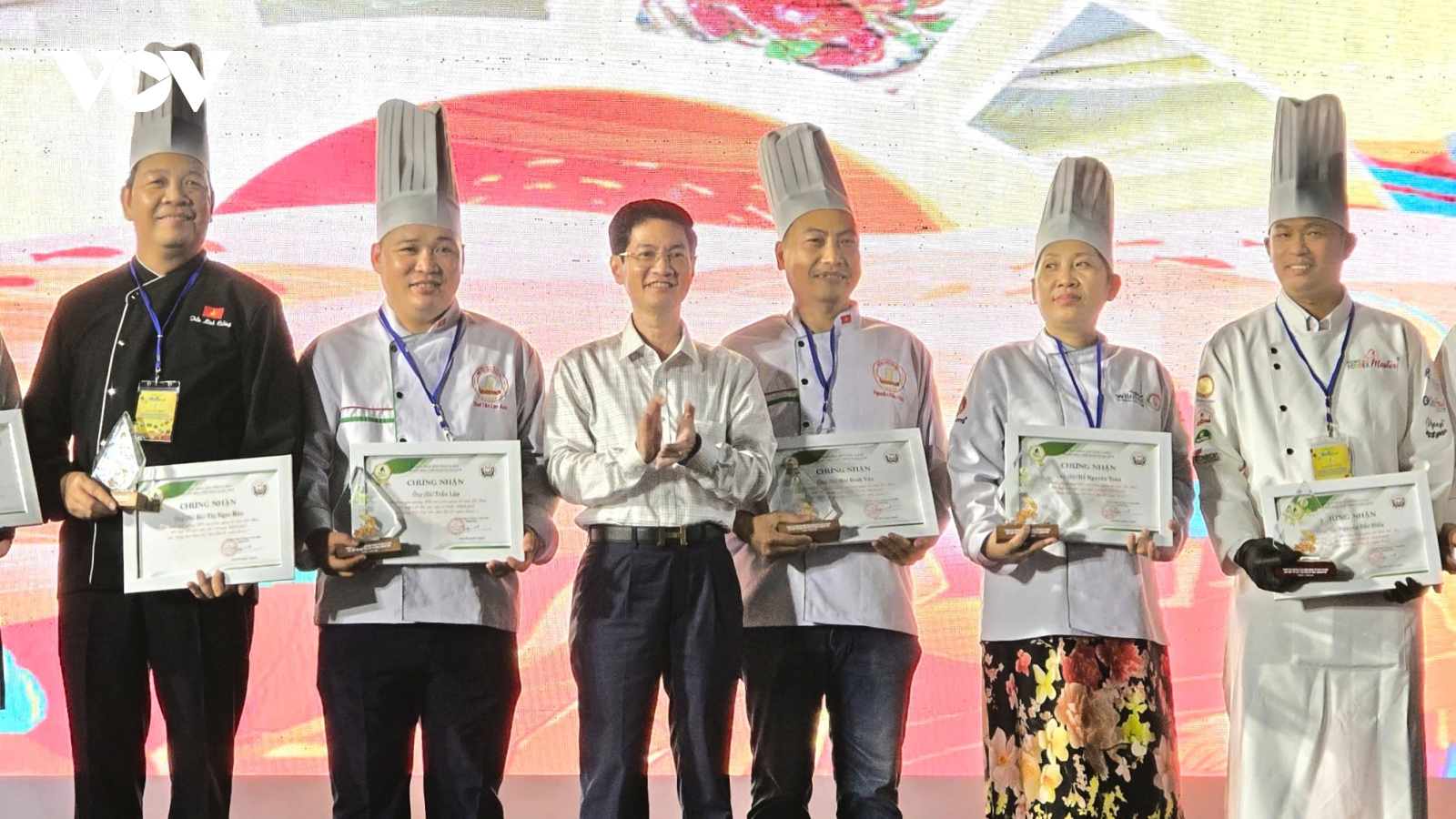 Khai mạc quảng diễn các món ngon từ cua Cà Mau và đặc sản các tỉnh, thành phố