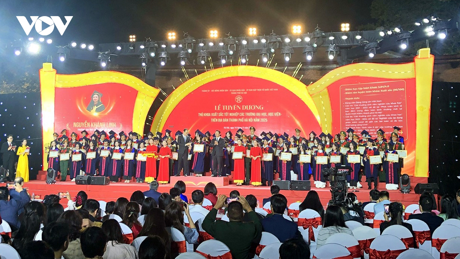 Hà Nội tuyên dương 95 thủ khoa xuất sắc tốt nghiệp đại học, học viện năm 2025