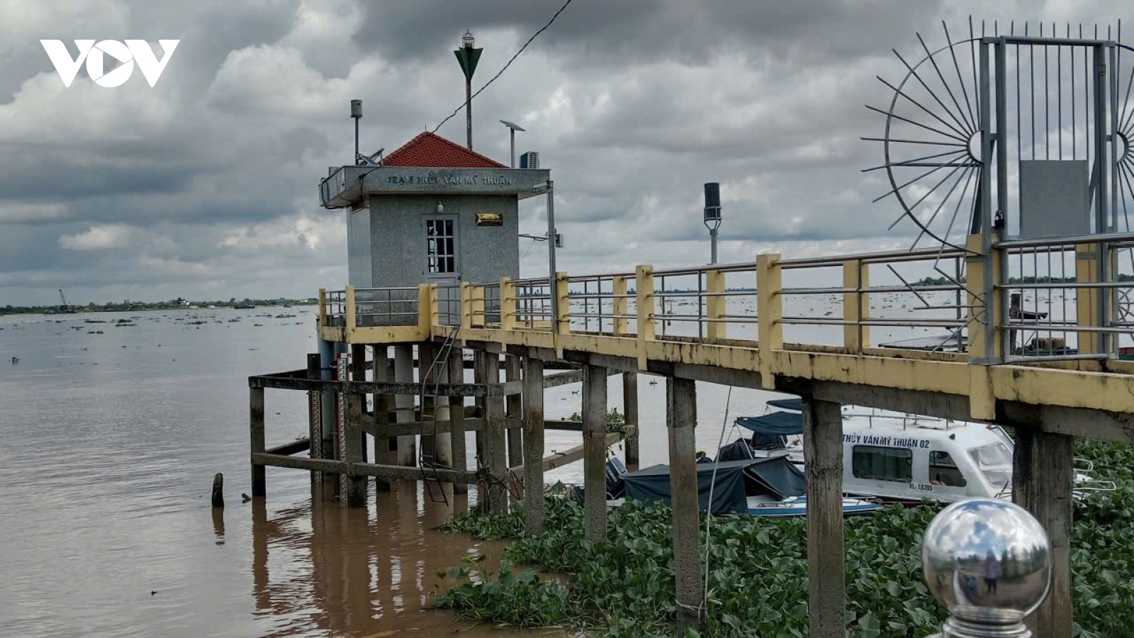 Triều cường ở Vĩnh Long tiếp dục diễn biến phức tạp