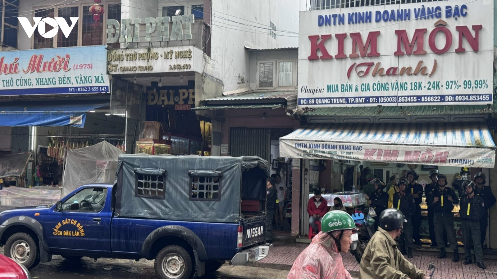 Công an kiểm tra tiệm vàng Kim Môn ở Đắk Lắk