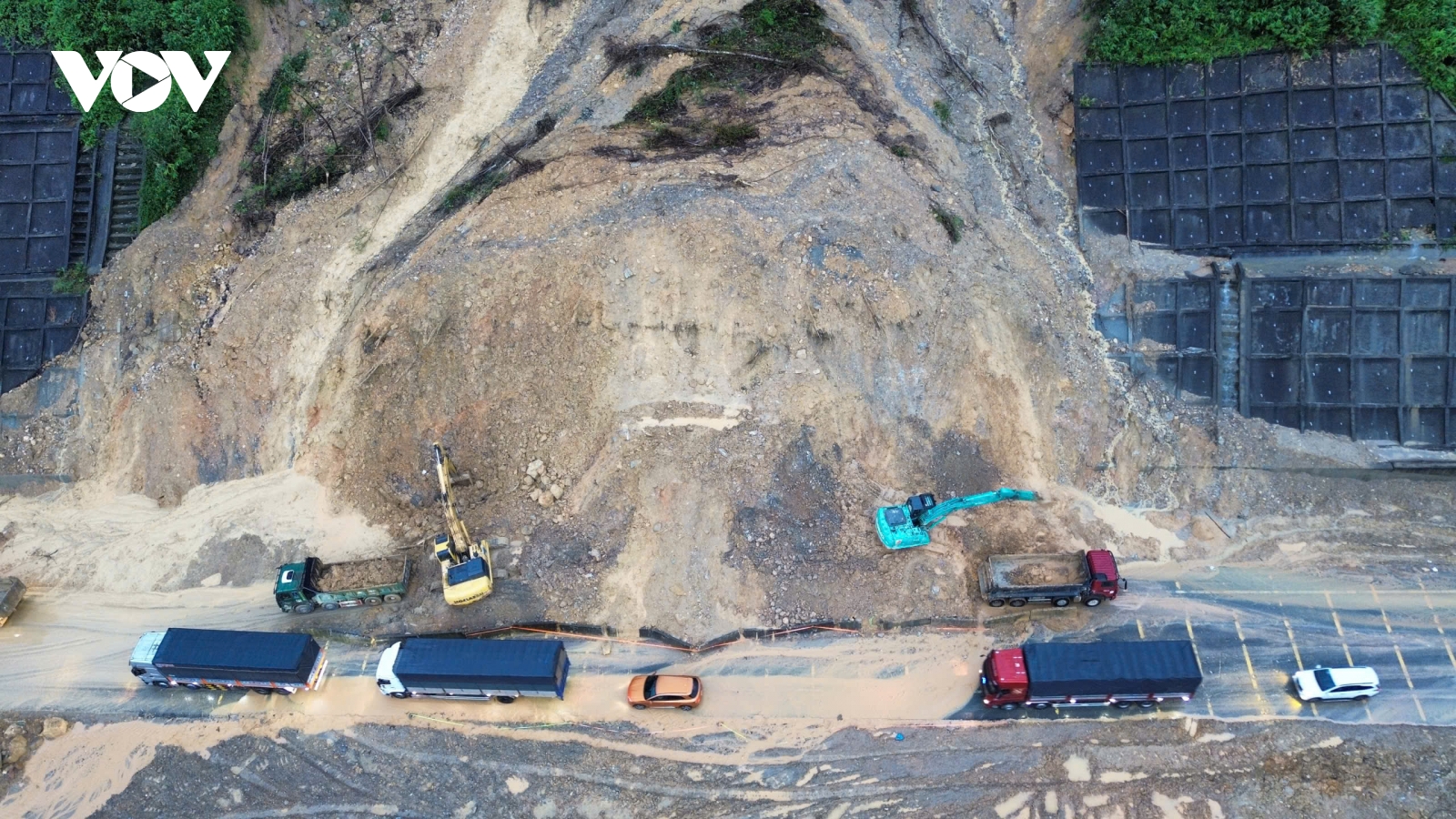 Cao tốc La Sơn - Hòa Liên: Vừa xử lý sạt lở, vừa chạy đua thi công