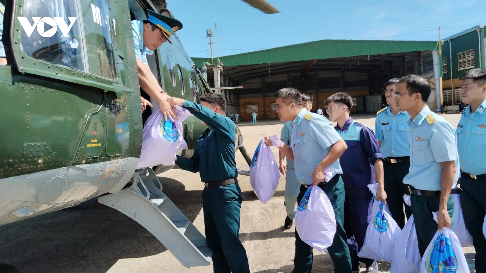 Trực thăng quân đội hỗ trợ tìm kiếm 3 người mất tích ở đảo Lý Sơn