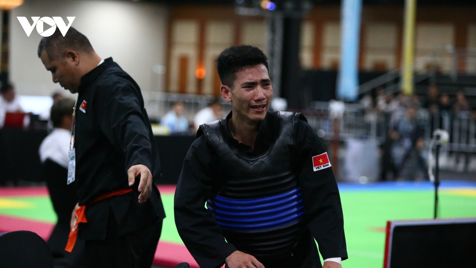 Võ sĩ Việt Nam khóc nức nở khi bị trọng tài xử thua "cay đắng" ở SEA Games 33