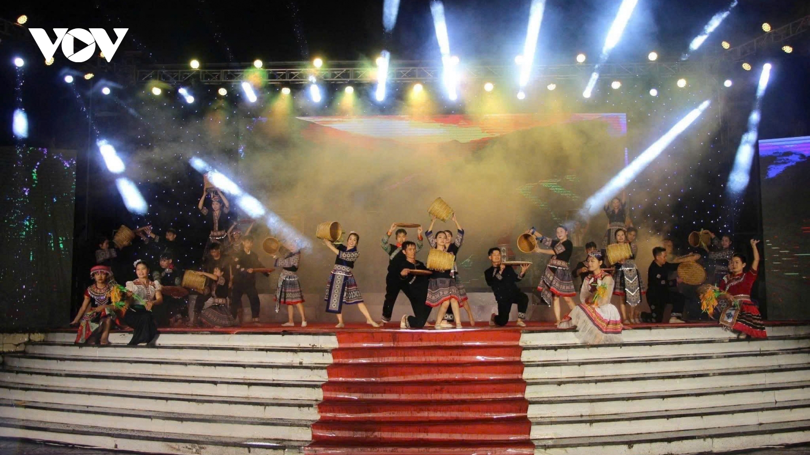 Nhiều hoạt động đặc sắc trong Lễ hội hoa tớ dày Mù Cang Chải