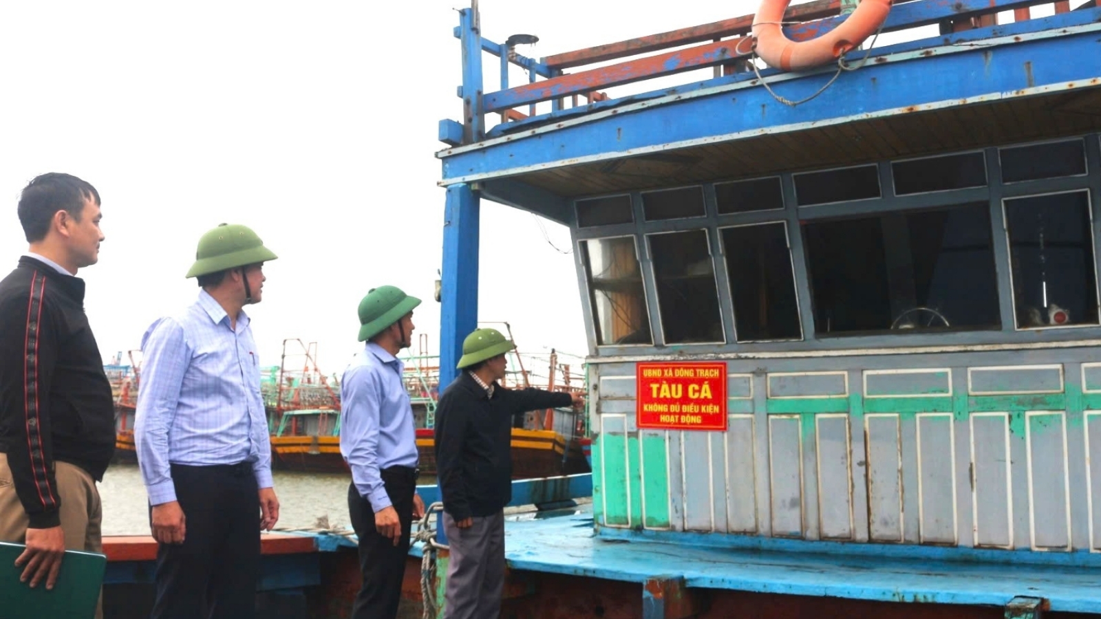 Quảng Trị: Niêm phong, giám sát chặt tàu cá không đủ điều kiện đánh bắt
