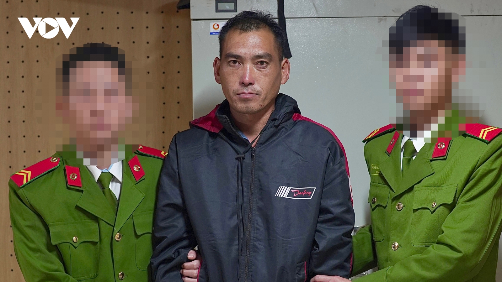 Bắt đối tượng mang vũ khí “nóng” đi tiêu thụ 6 bánh heroin ở Sơn La