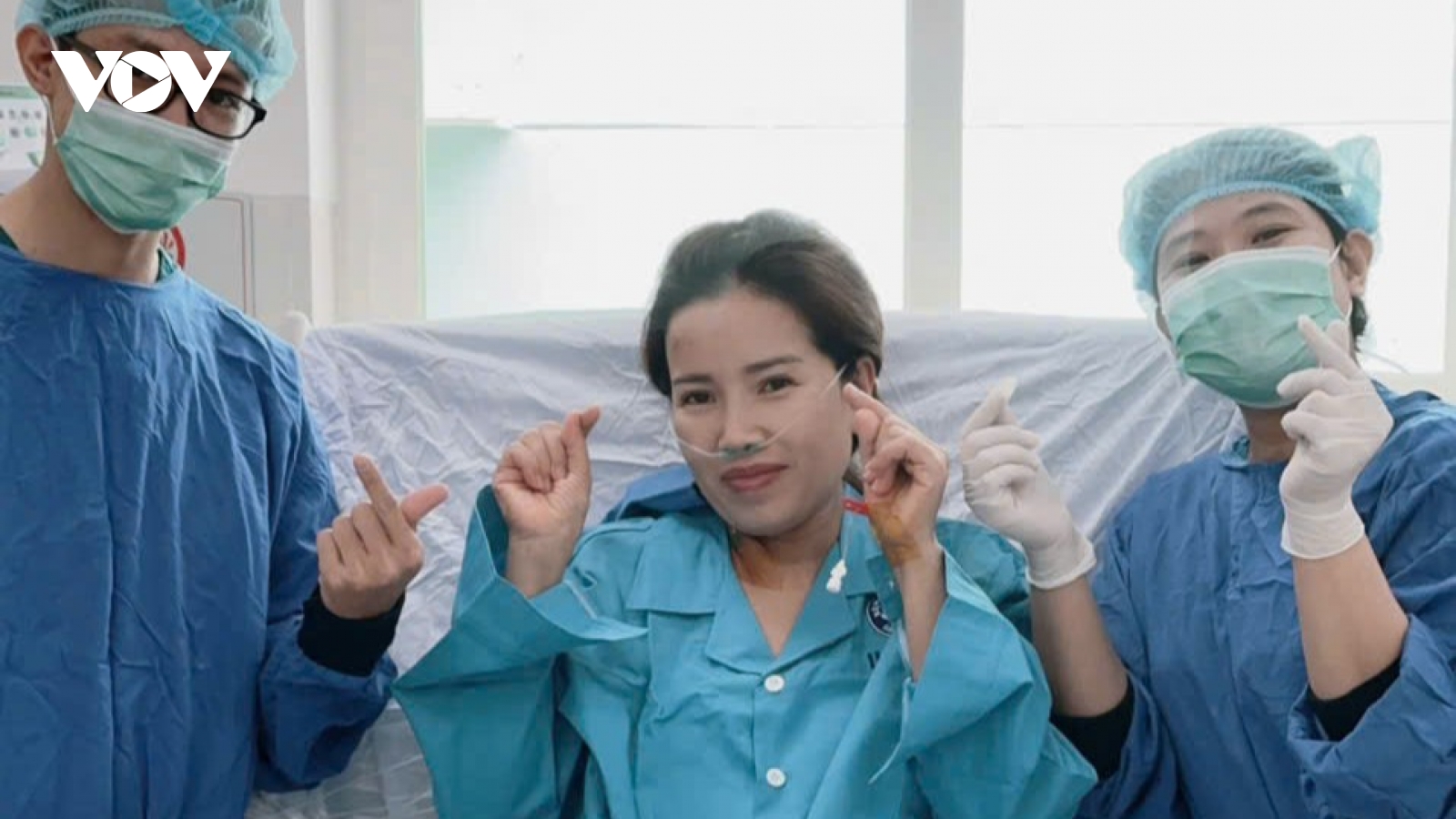 Bộ Y tế trao Kỷ niệm chương tặng người vợ hiến gan cứu chồng ở Đà Nẵng