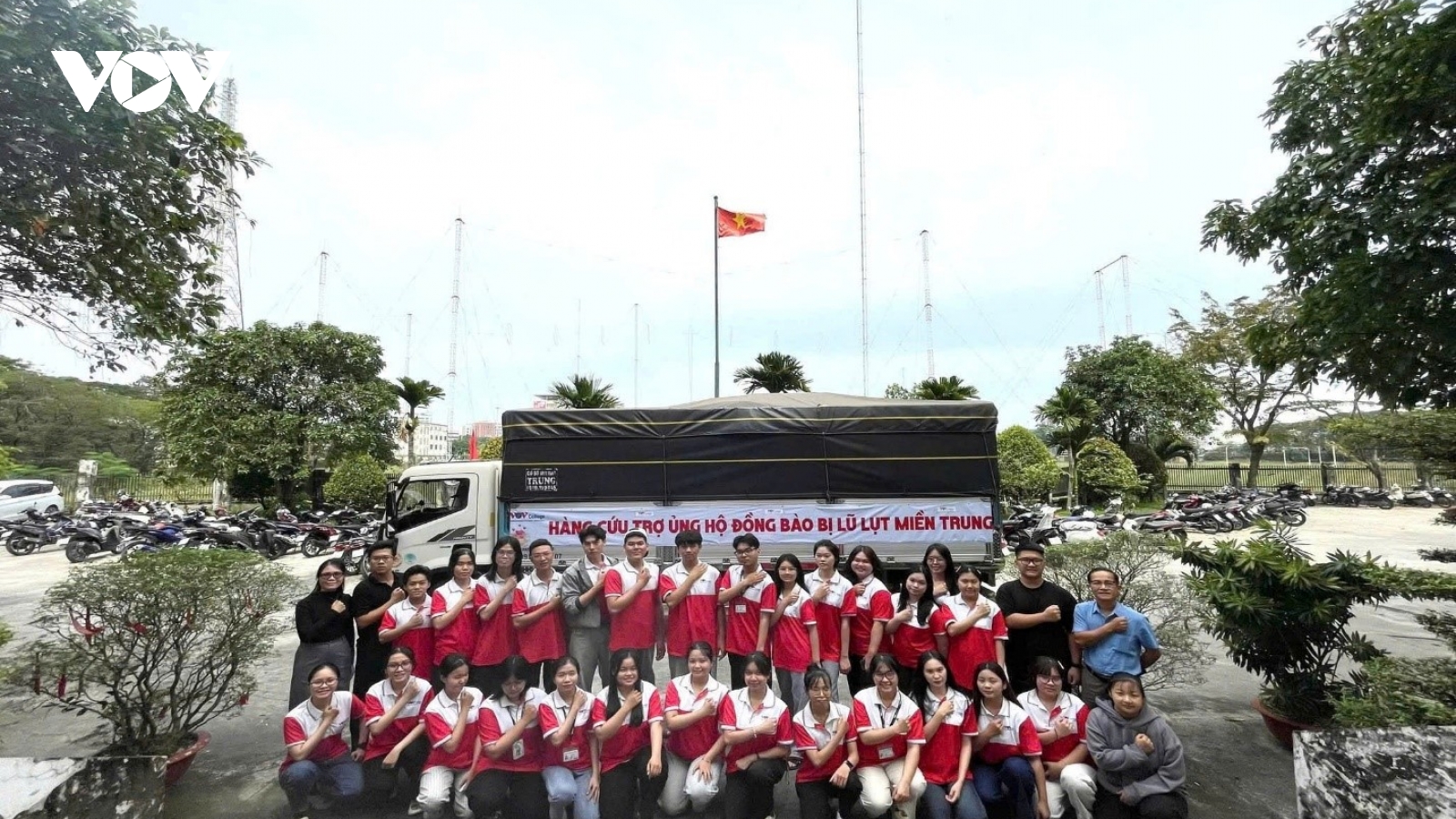 Trường Cao đẳng PT-TH II quyên góp hơn 2 tỷ đồng cứu trợ miền Trung - Tây Nguyên