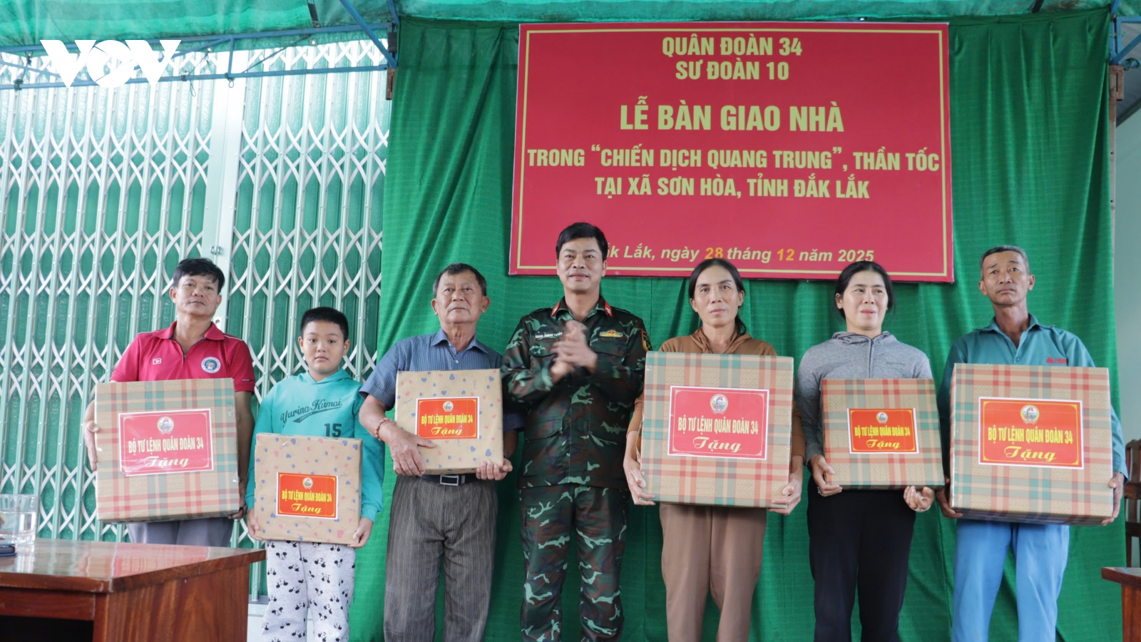 Bàn giao 5 căn nhà vượt lũ đầu tiên trong "Chiến dịch Quang Trung" tại Đắk Lắk