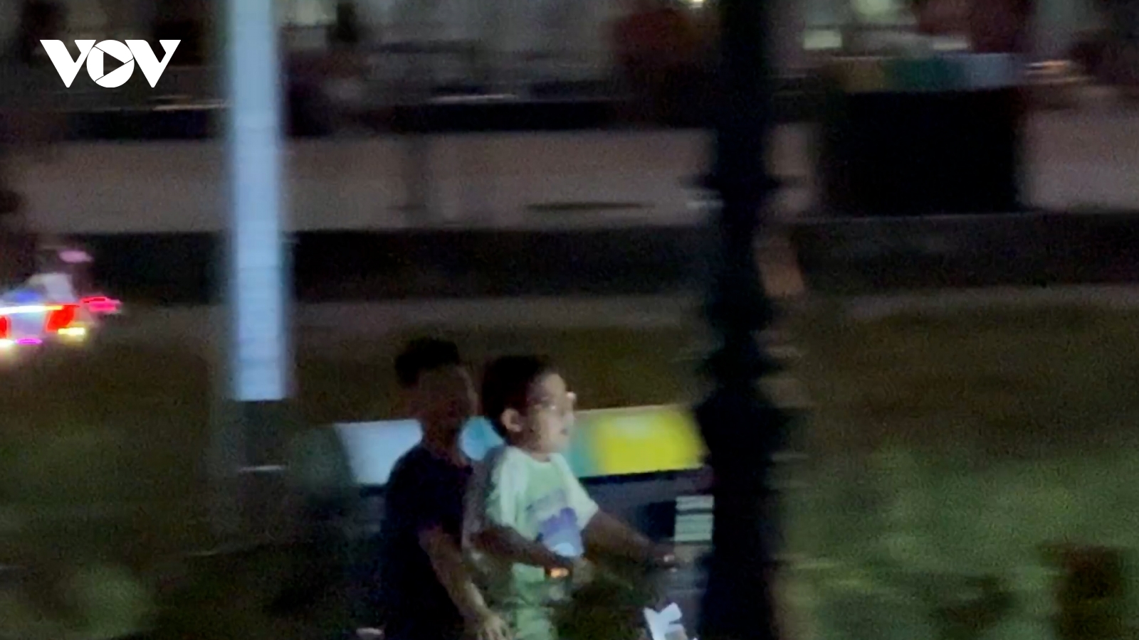 Xe cào cào mini "đại náo" công viên ở TP.HCM