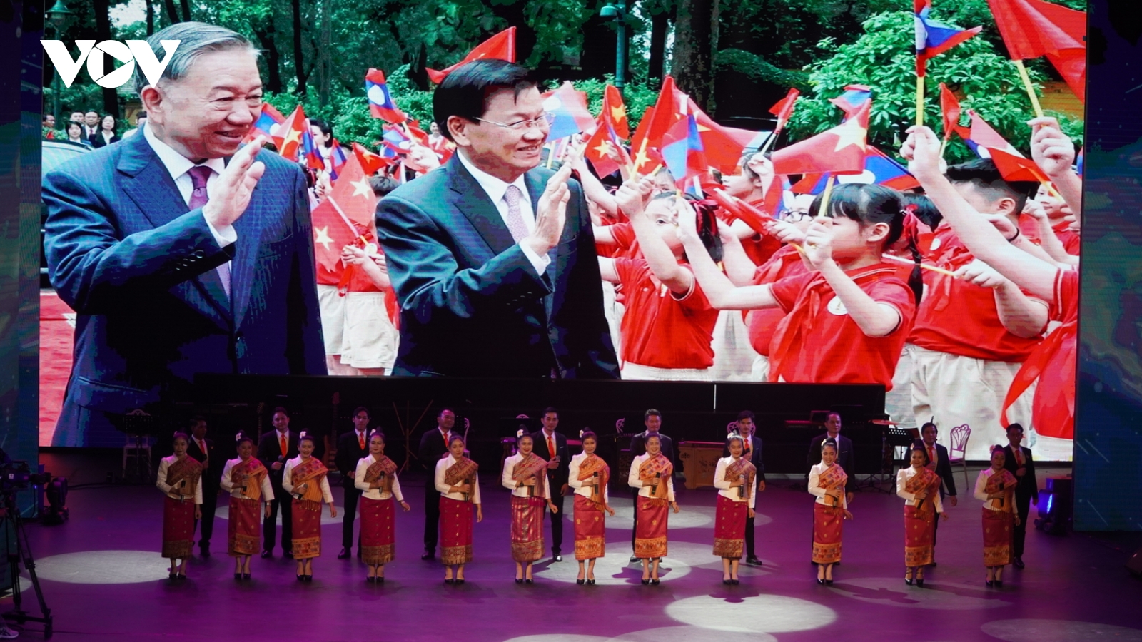 Đặc sắc chương trình nghệ thuật hữu nghị Lào – Việt Nam