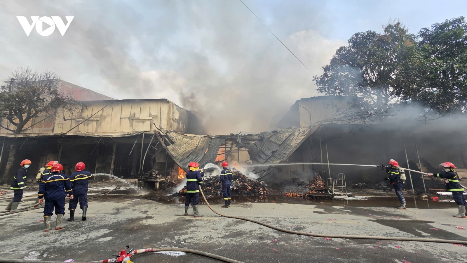 Cháy lớn tại cửa hàng kinh doanh vàng mã ở Thuận Thành, Bắc Ninh