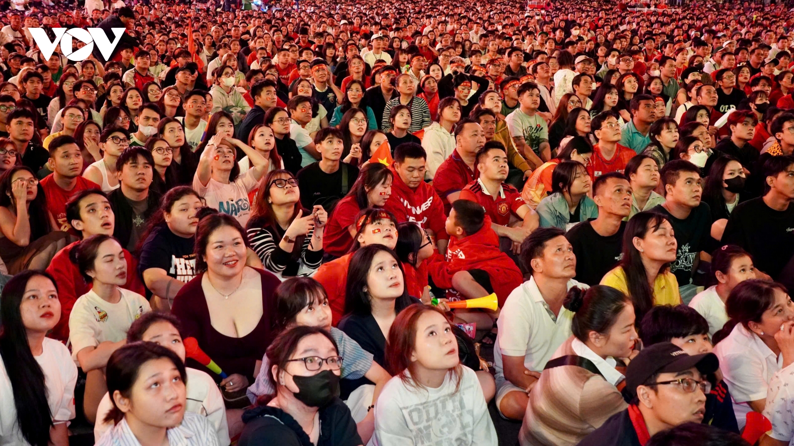 U23 Việt Nam dừng bước, cổ động viên TP.HCM vẫn cổ vũ nhiệt tình