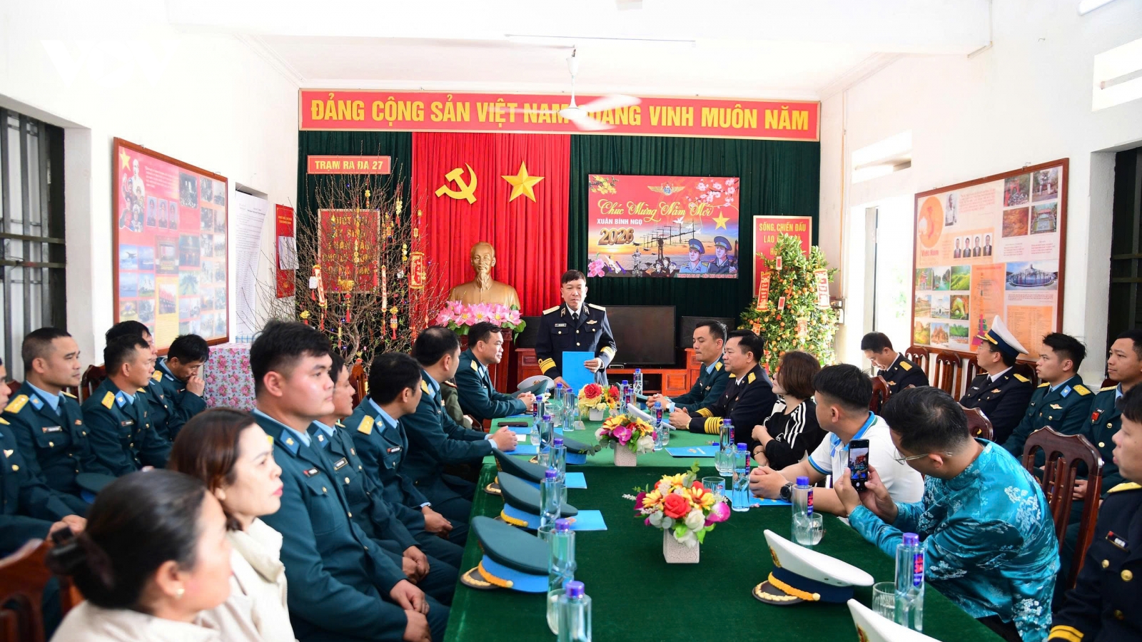 Vùng 1 Hải quân chúc Tết quân dân đảo tiền tiêu