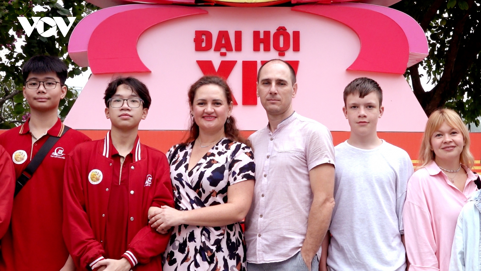 Bạn bè quốc tế ấn tượng với diện mạo Thủ đô những ngày Đại hội XIV của Đảng