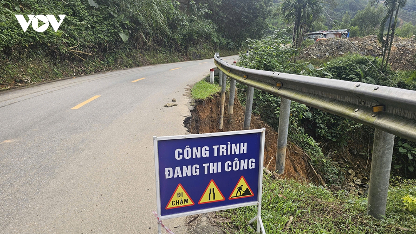 Quảng Ngãi khắc phục hạ tầng giao thông bị hư hỏng do bão lũ