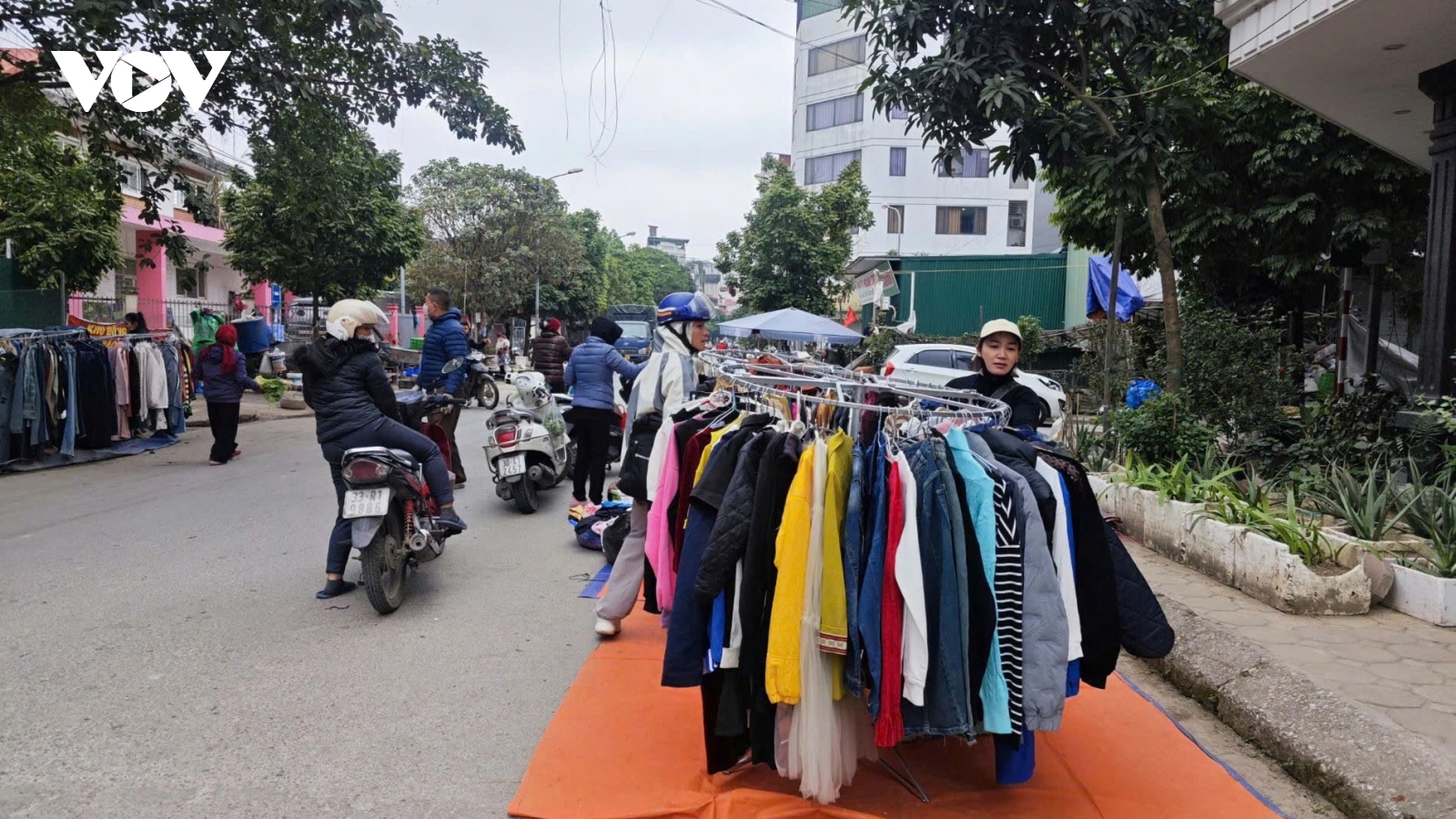 Hà Nội quyết dẹp chợ cóc, trả lại vỉa hè cho người đi bộ