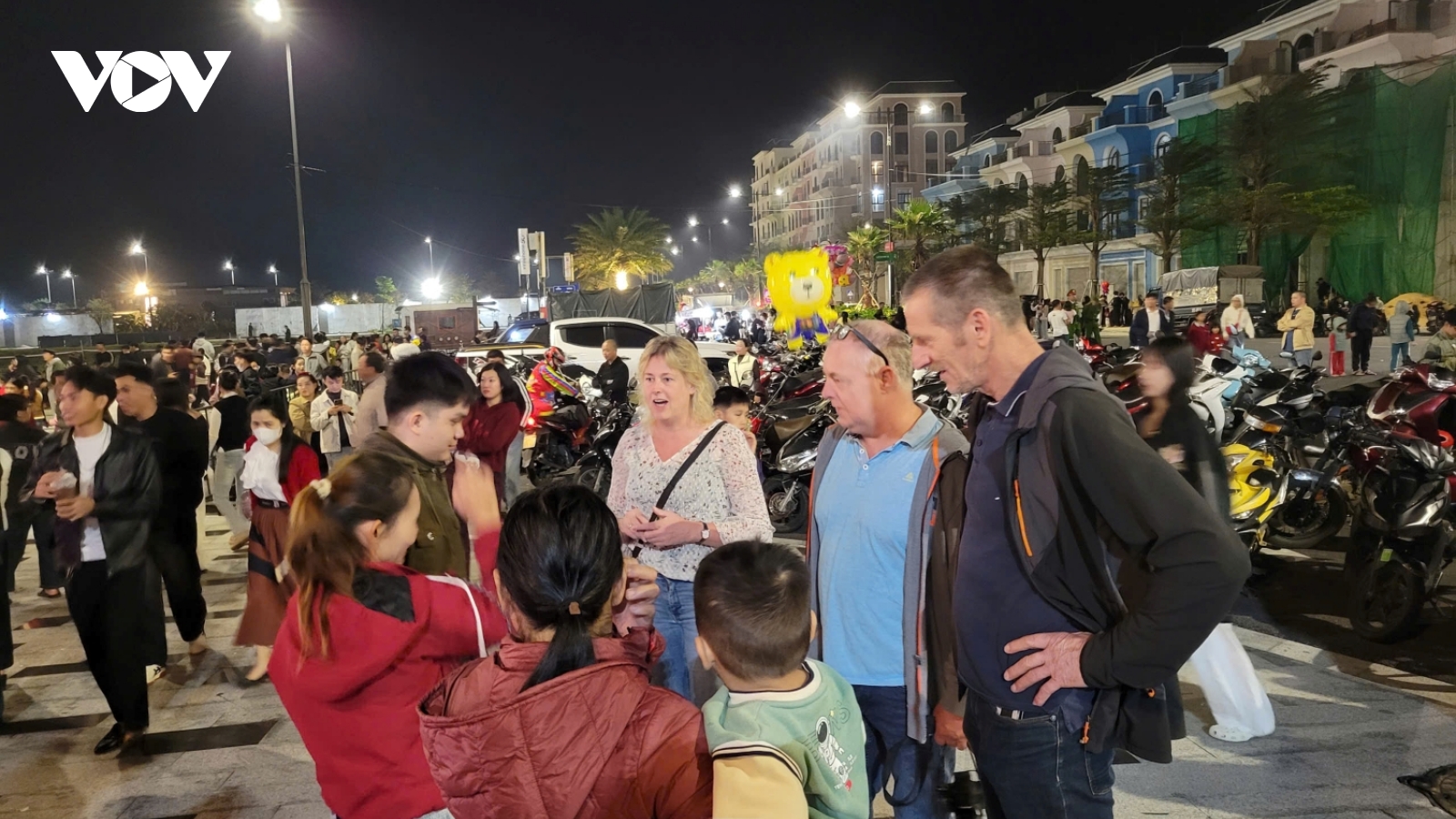 Không khí lễ hội lan tỏa khắp Quảng Trị trong thời khắc chào đón năm mới 2026