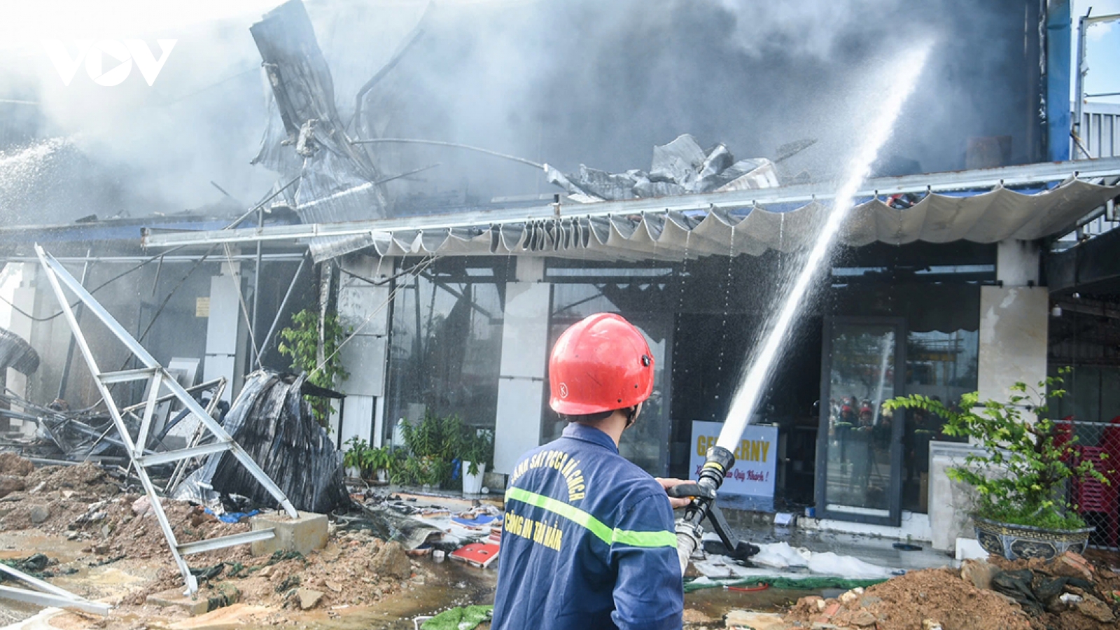 Cháy lớn tại cửa hàng vật liệu xây dựng ở Đà Nẵng