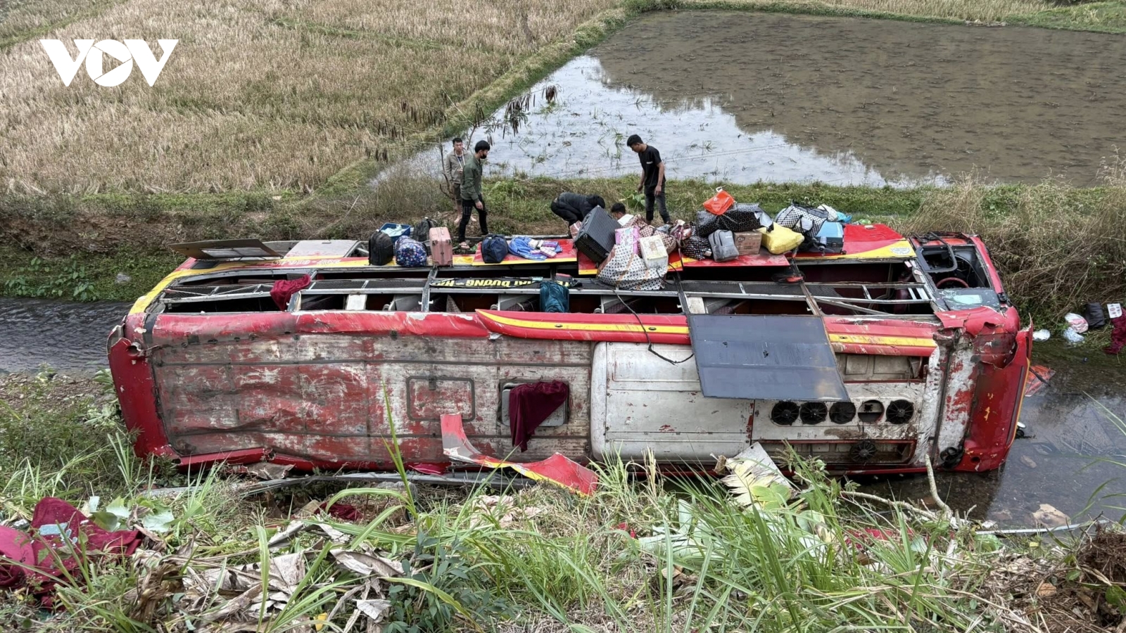 11 người bị thương trong vụ xe khách lật nghiêng trên Quốc lộ 37