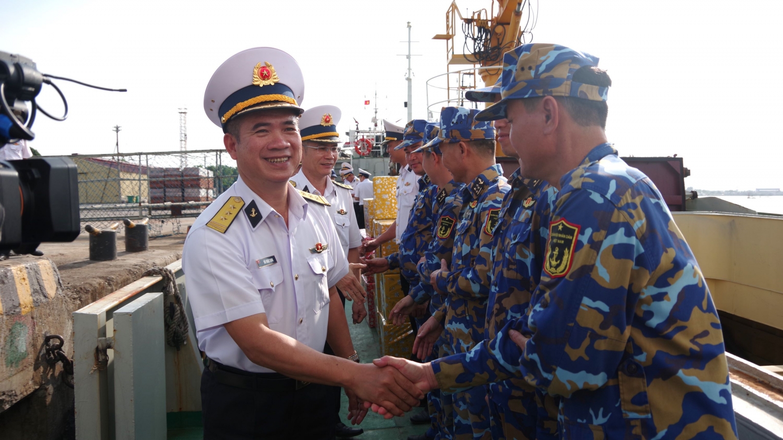 Hải đoàn 129 thăm và chúc Tết quân dân Đặc khu Trường Sa