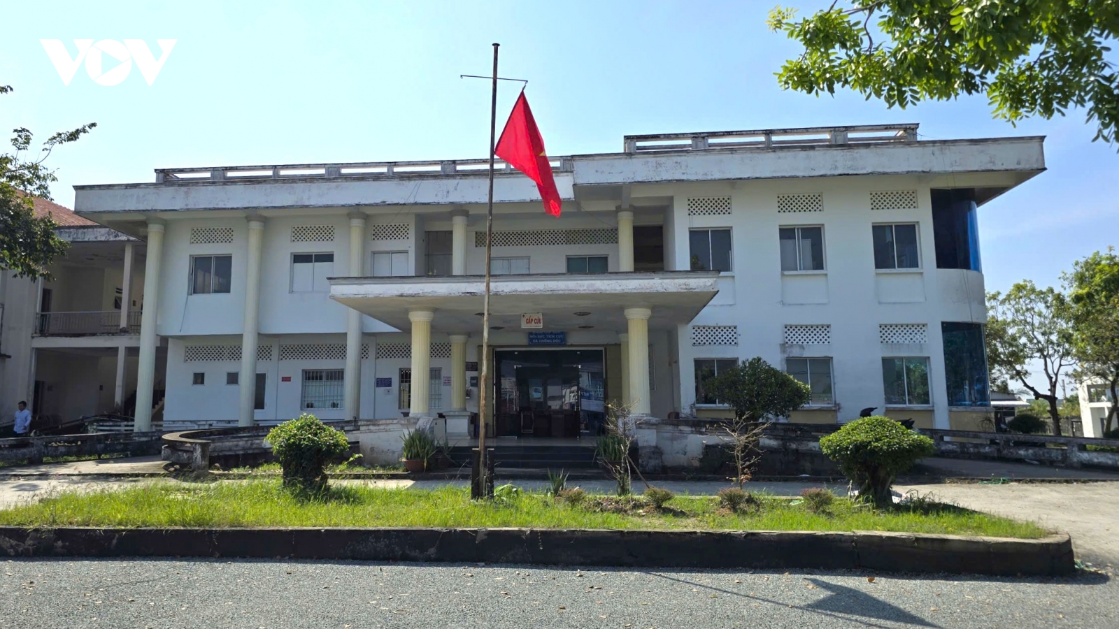 4 trung tâm y tế ở Cà Mau nợ lương 29 tỷ đồng, người lao động ngóng đợi trước Tết