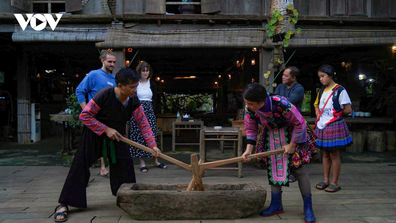 Trải nghiệm văn hóa Mông cùng homestay A Chu trên đường xuân Tây Bắc