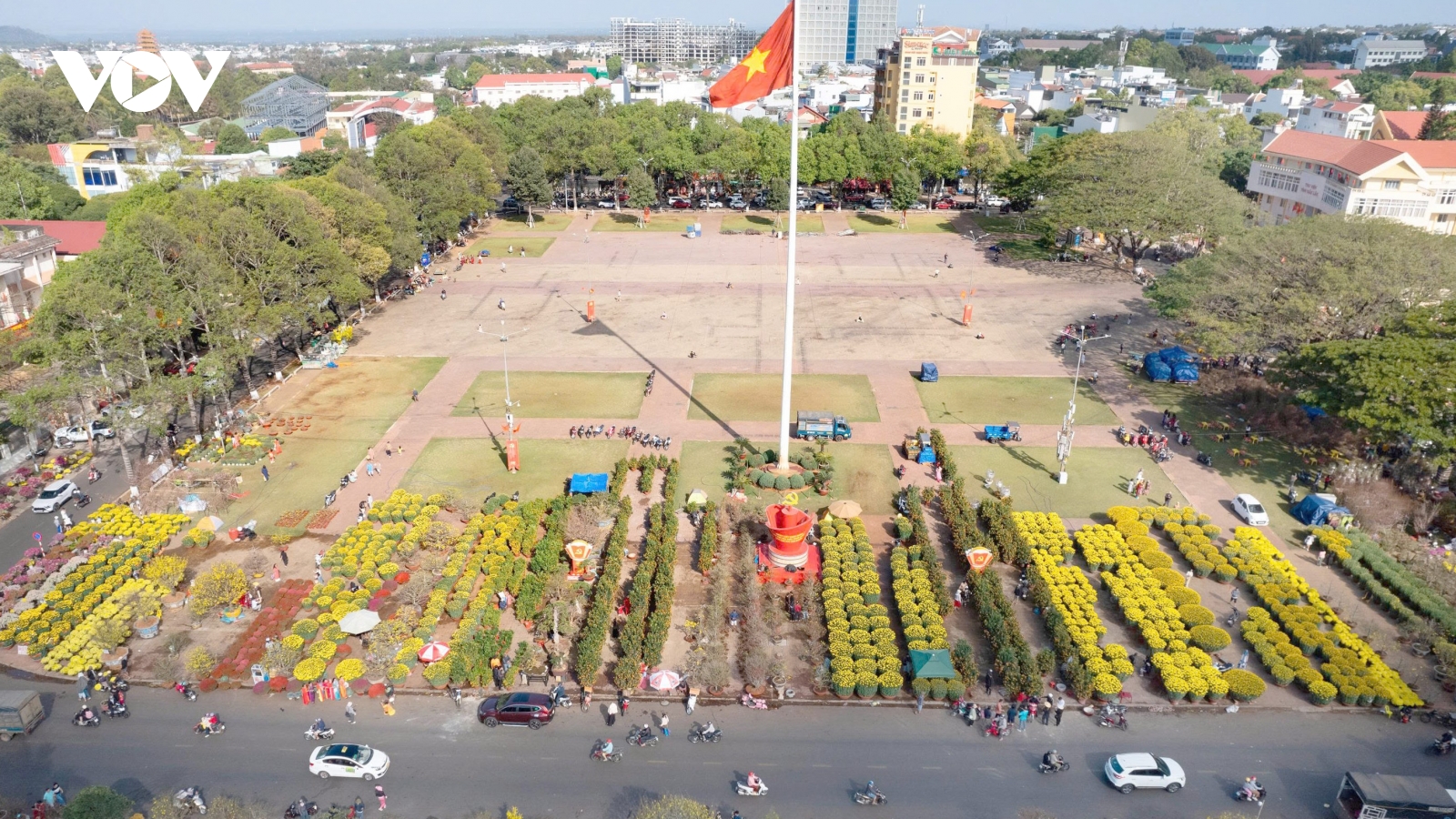 Rộn ràng sắc xuân Chợ hoa Xuân Bính Ngọ giữa lòng Buôn Ma Thuột