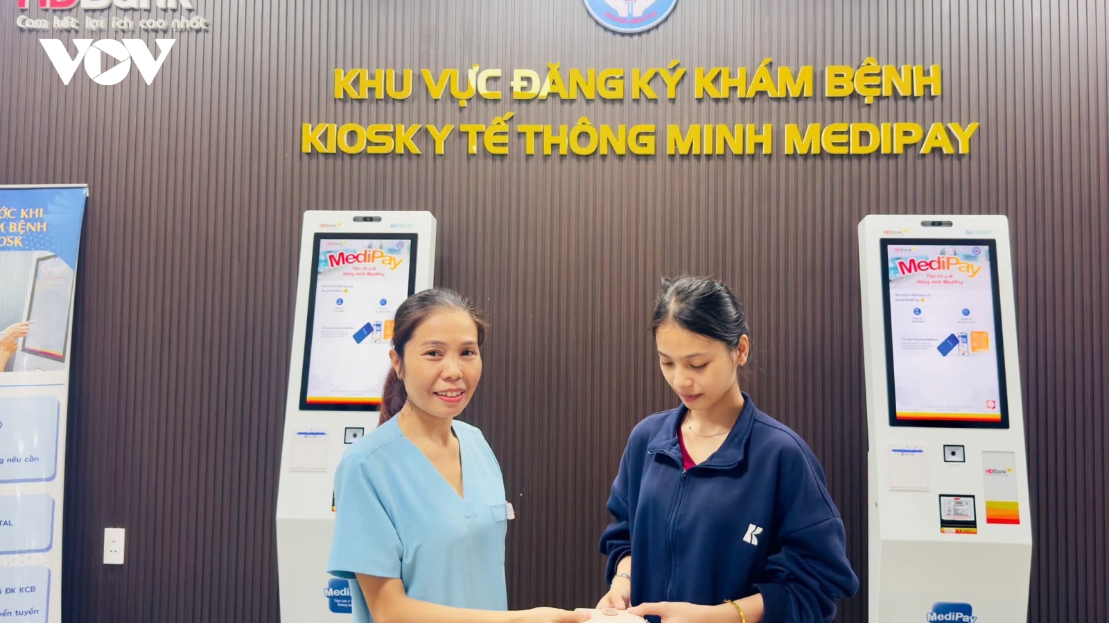 Nhân viên Bệnh viện Đà Nẵng trả tài sản thất lạc cho người bệnh