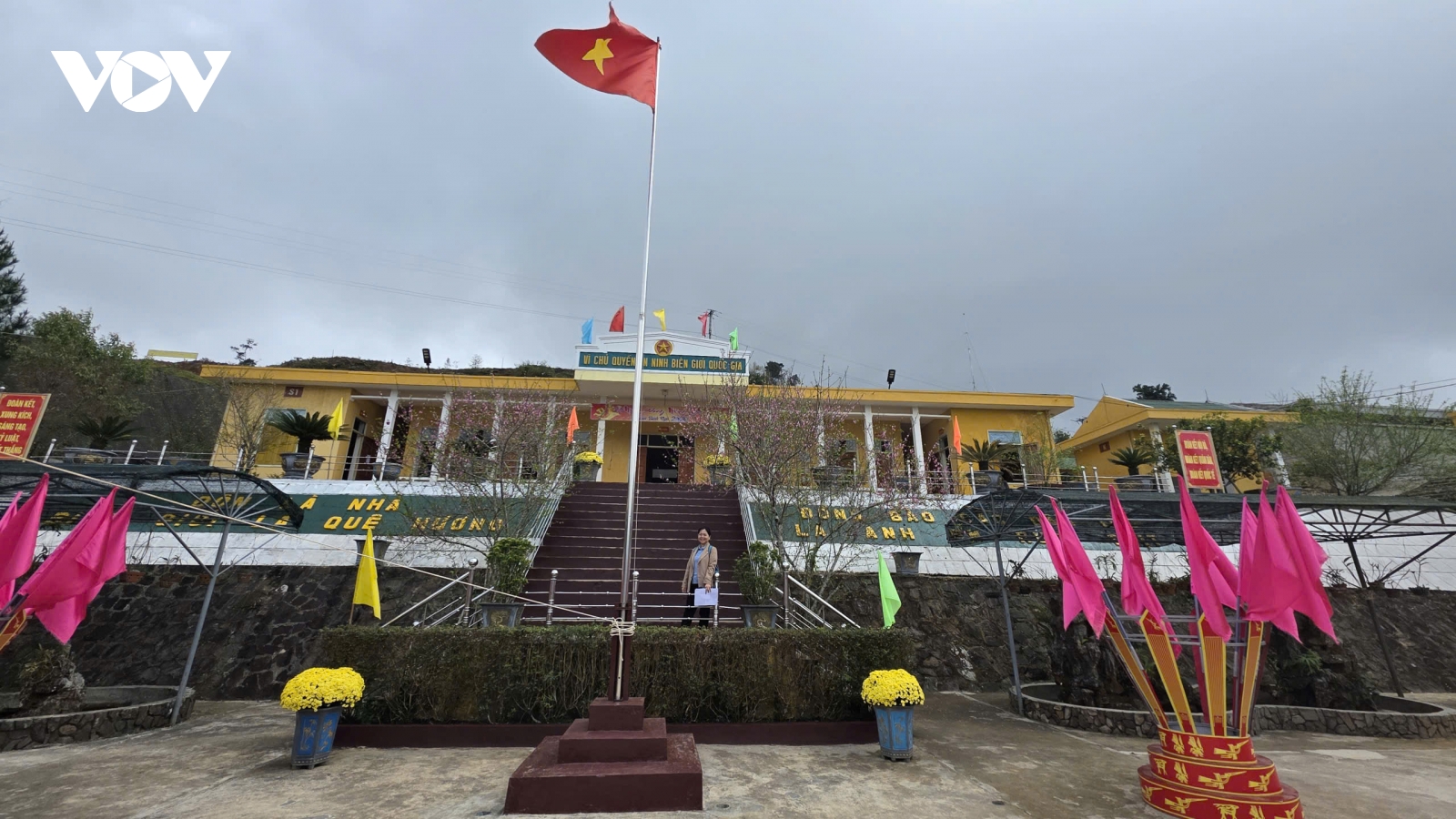 Người lính biên phòng ăn Tết cùng đồng bào biên giới