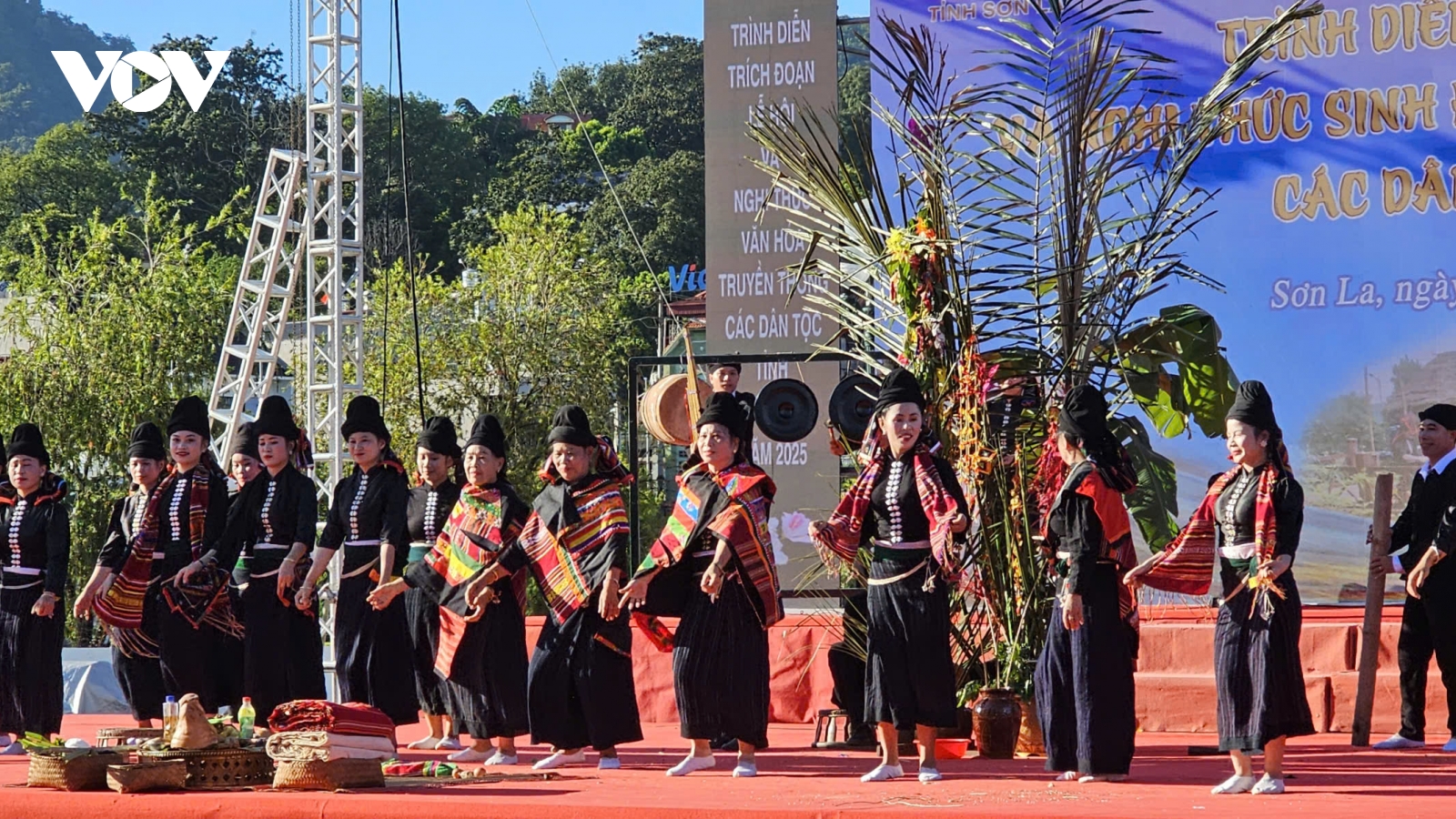 Ngày Tết về Châu Yên vui hội "Xên lảu nó" của người Thái