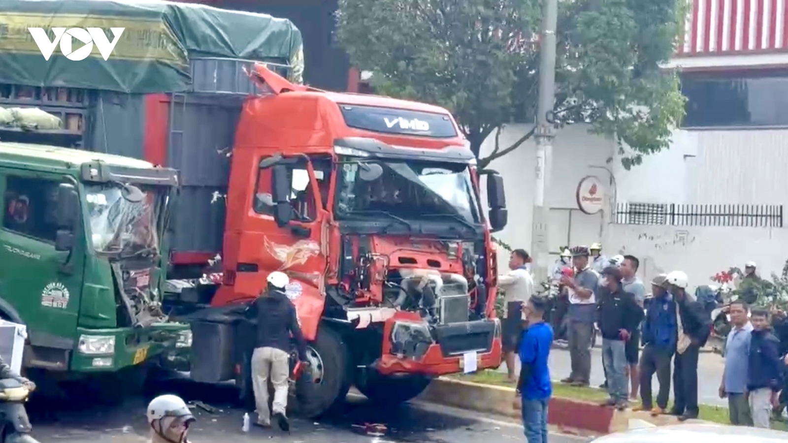 Tai nạn liên hoàn làm 7 xe tải, xe con hư hỏng trên đường tránh Tây Buôn Ma Thuột