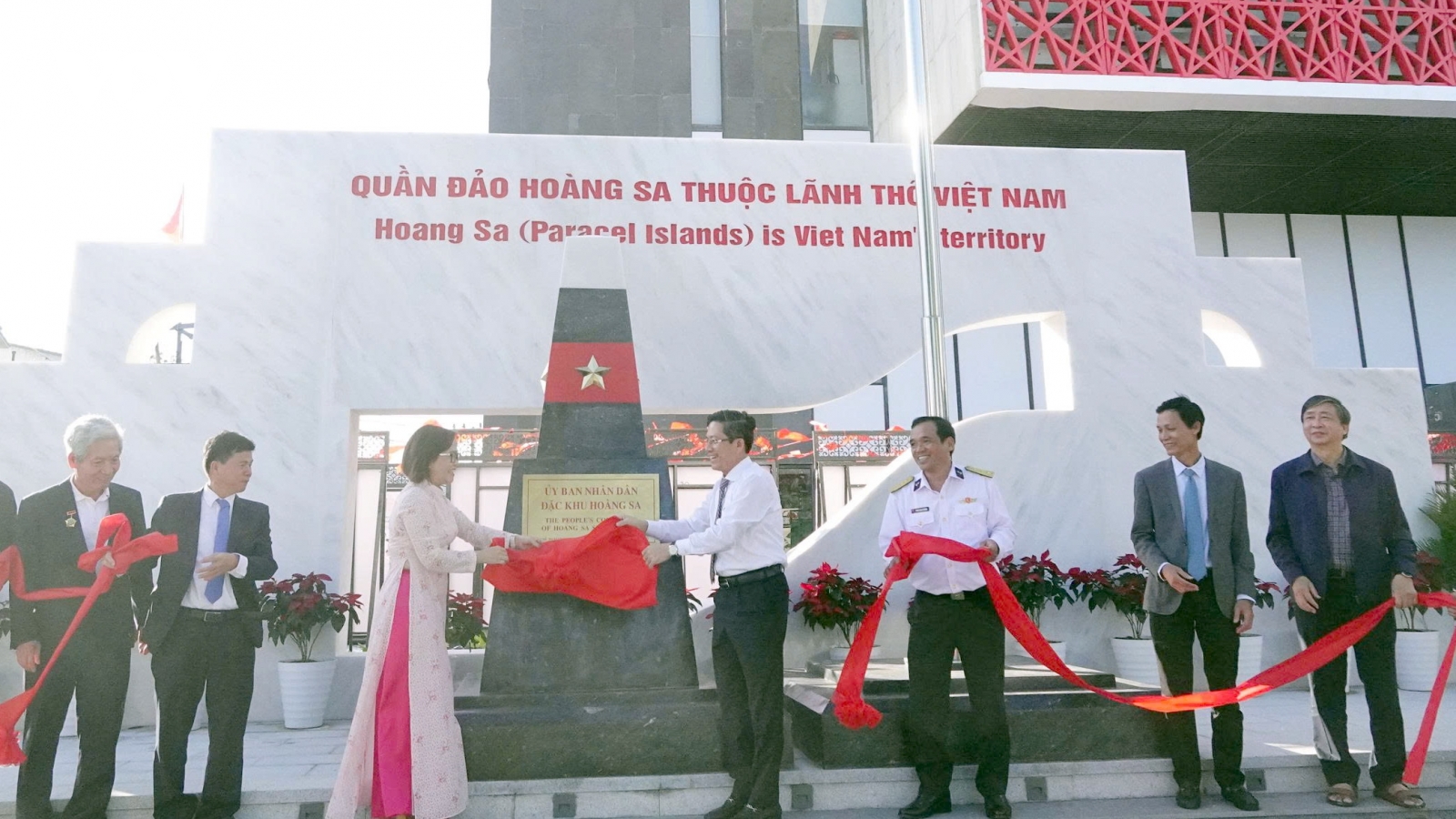 Khánh thành công trình Biển tên UBND Đặc khu Hoàng Sa tại Nhà trưng bày Hoàng Sa