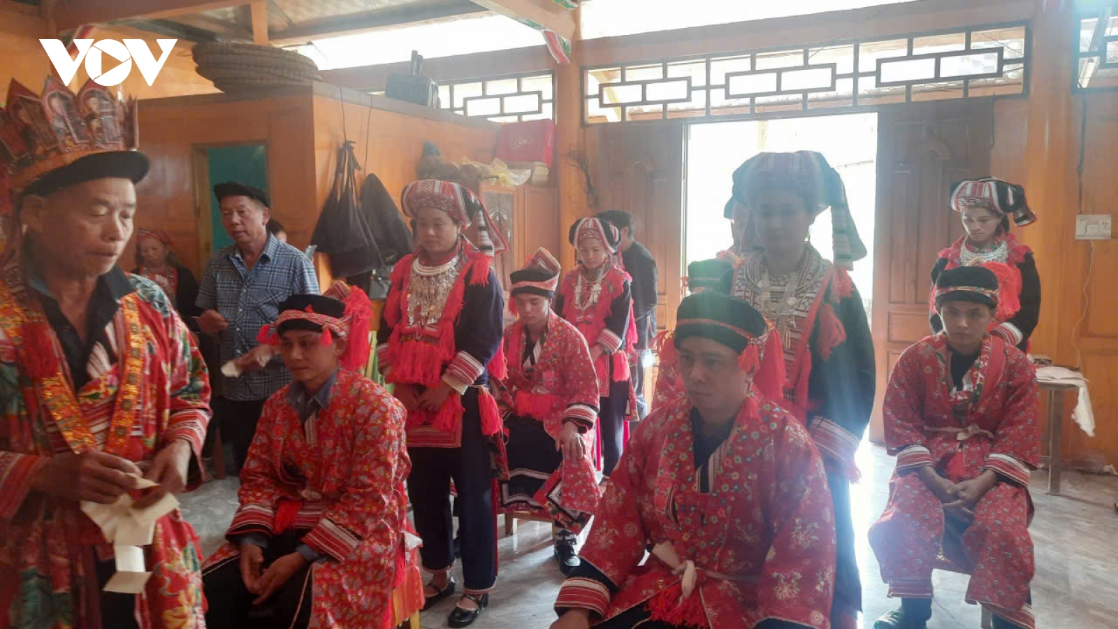 Giữ hồn văn hóa Dao đỏ từ nghề thêu lễ phục cấp sắc