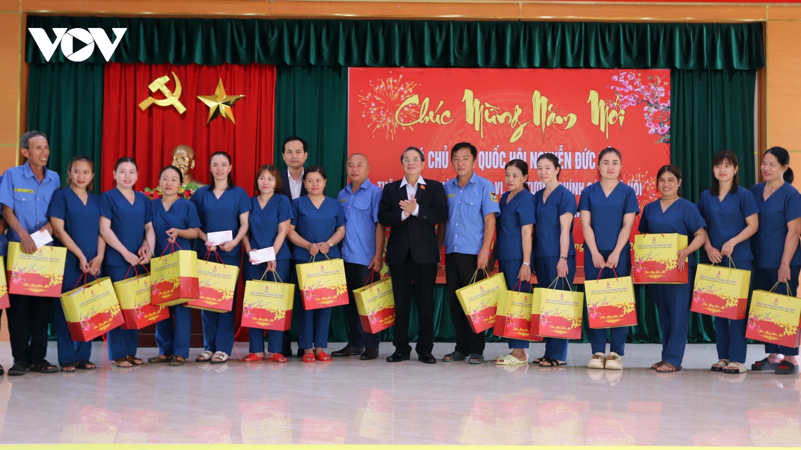 Lãnh đạo Đảng, Nhà nước tặng quà, chúc Tết tại Đà Nẵng, Gia Lai và Cần Thơ