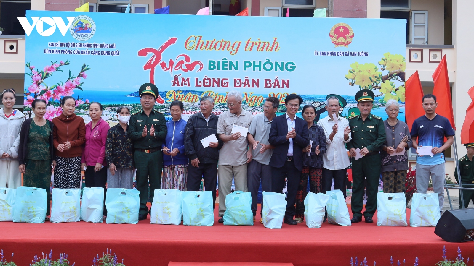 Biên phòng Quảng Ngãi chăm lo Tết cho người dân vùng biên giới, hải đảo