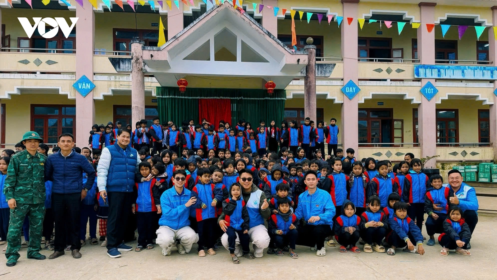 “Chuyến xe ước mơ” mang Tết đến miền xa xôi Cần Thơ