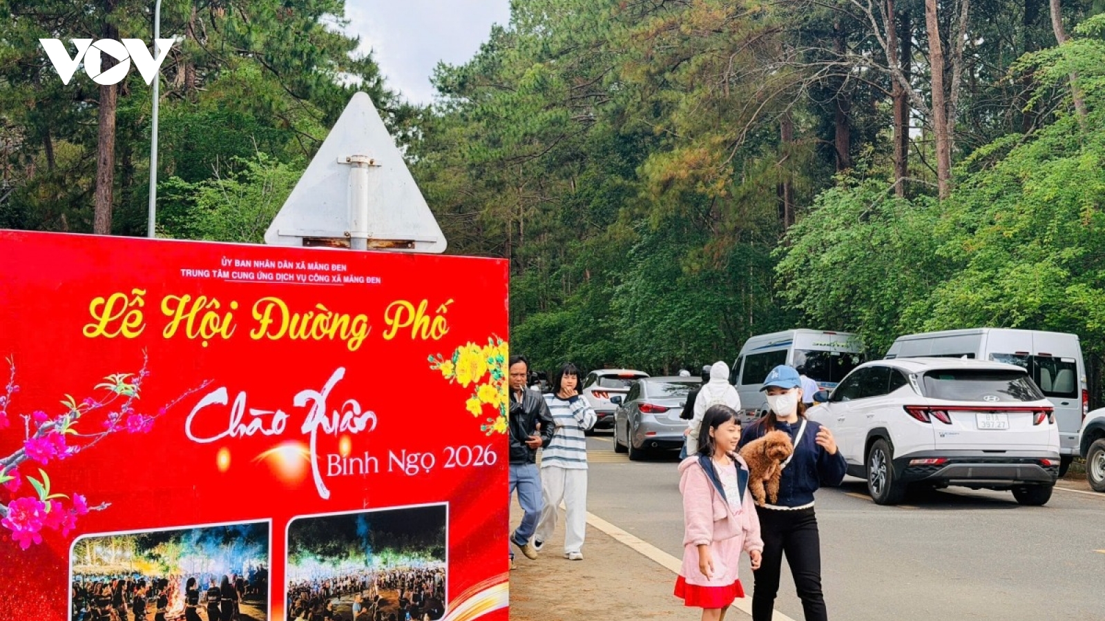 Lượng khách tăng vọt tại nhiều điểm đến du lịch dịp Tết