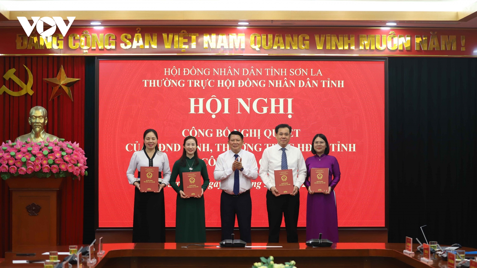 Hội đồng Nhân dân tỉnh Sơn La công bố Nghị quyết về công tác cán bộ