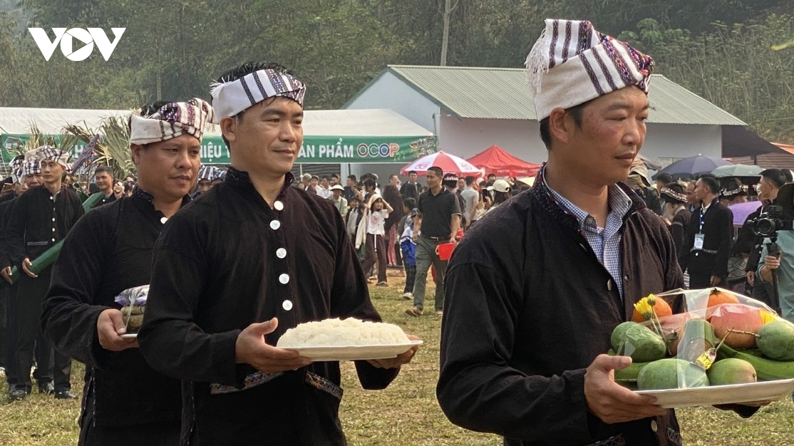 Rộn ràng lễ hội Bun Vốc Nặm bên dòng Nậm Mu