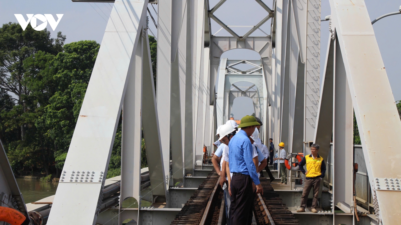 Bộ Xây dựng thị sát hiện trường vụ va chạm đường thuỷ tại cầu Ghềnh ở Đồng Nai